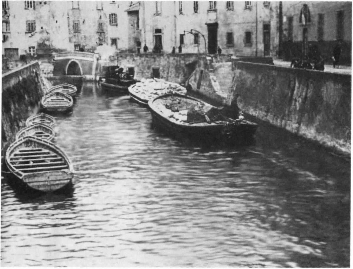 Вид на городской канал Ливорно у лестницы дельи Оландези. Здесь Модильяни, по легенде, бросил в воду некоторые из своих скульптур