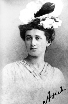 Ахматова, 1910 год Ахматова, 1910 год