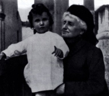 Жанна с бабушкой Евгенией Гарсин