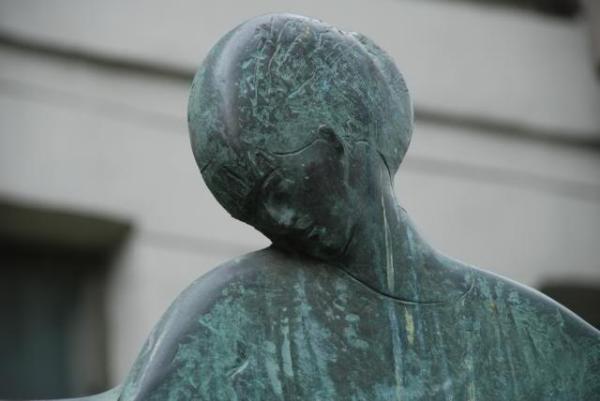 Памятник Ахматовой по эскизу Модильяни
